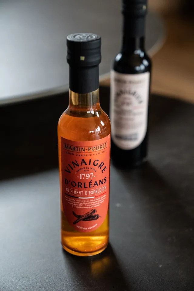 martin-pouret-vinaigre-au-piment-d-espelette-a-o-p-25cl image 1