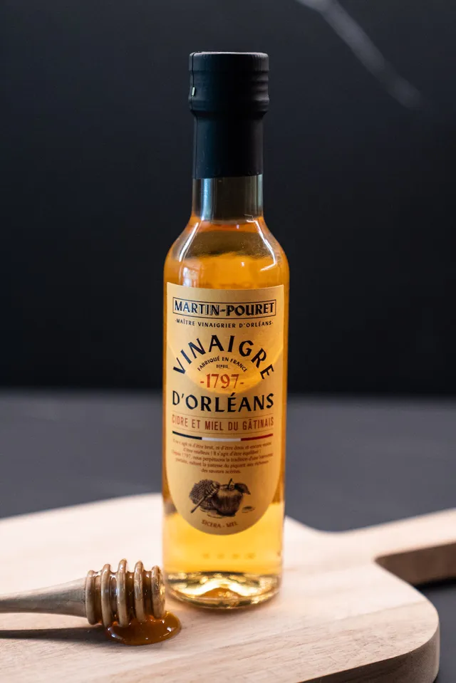 martin-pouret-vinaigre-de-cidre-de-normandie-au-miel-du-g-tinais-25cl image 1